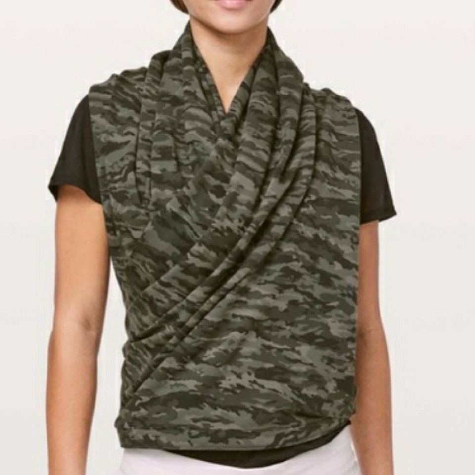 Lululemon Vinyasa Versatile Scarf Wrap Green Camo Print